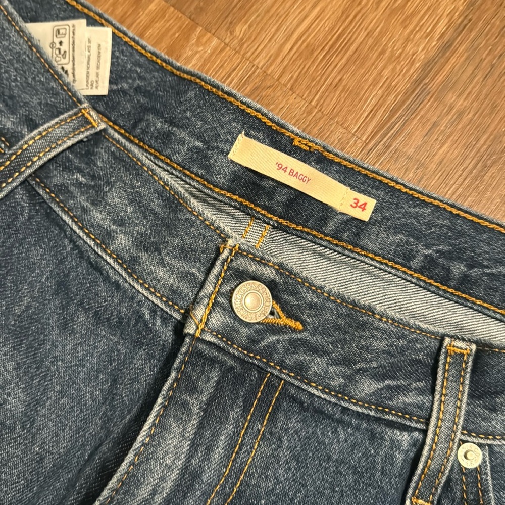 3 pairs of barely worn jeans- very flattering!